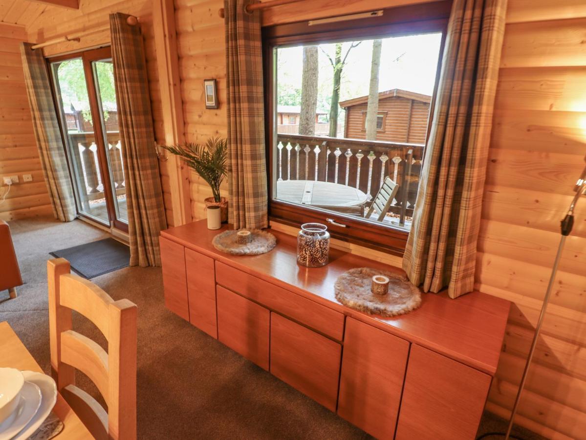 Leafy Hollow Lodge Louth  Bagian luar foto