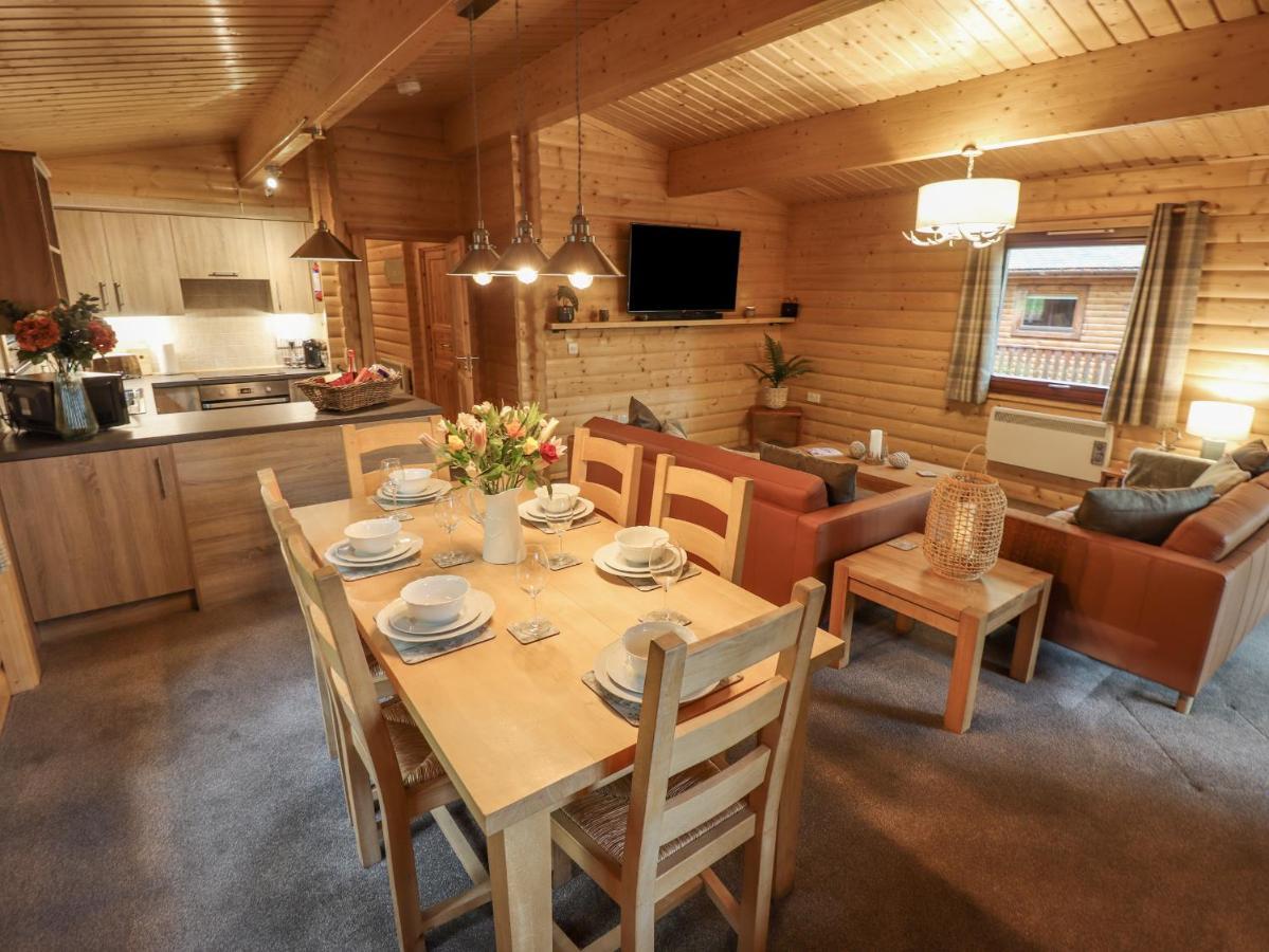 Leafy Hollow Lodge Louth  Bagian luar foto