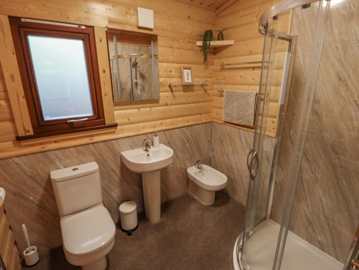 Leafy Hollow Lodge Louth  Bagian luar foto